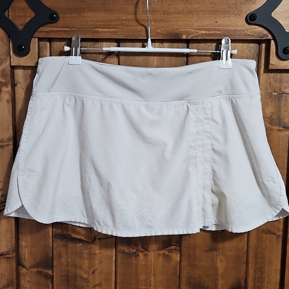 Lululemon White Athletic Mini Skirt with Built In Shorts Size 8